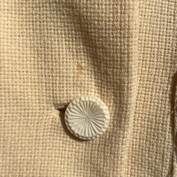 Vintage spring coat. Hangs beautifully & has very nice details. - Picture 3 of 6